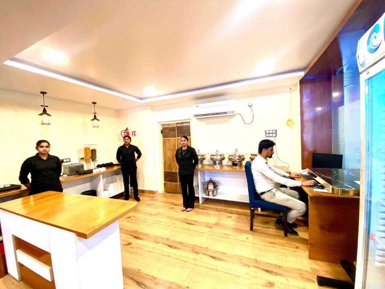 Hotel Sky International- Airport Zone Hyderabad 샴샤바드 외부 사진