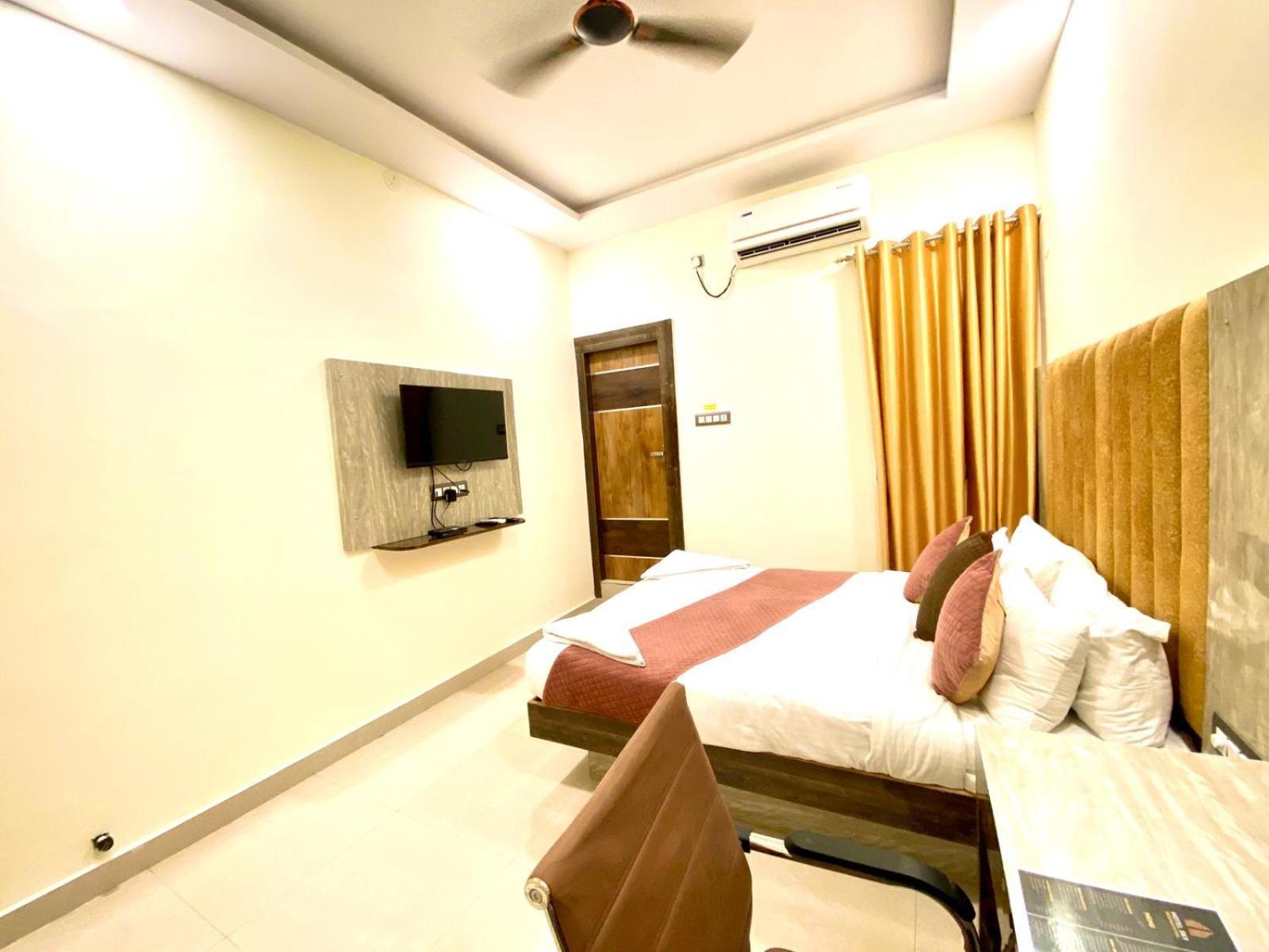 Hotel Sky International- Airport Zone Hyderabad 샴샤바드 외부 사진