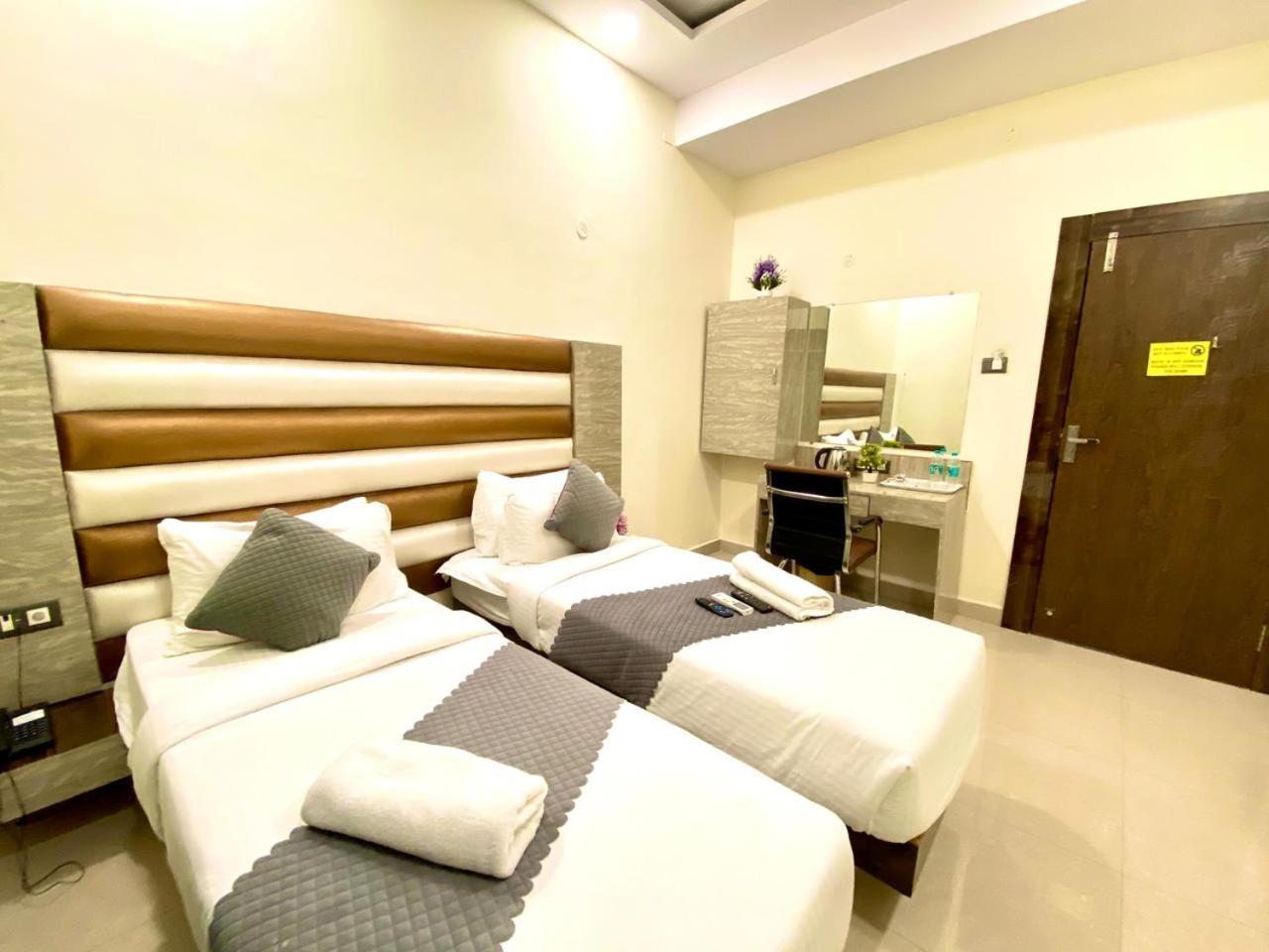 Hotel Sky International- Airport Zone Hyderabad 샴샤바드 외부 사진