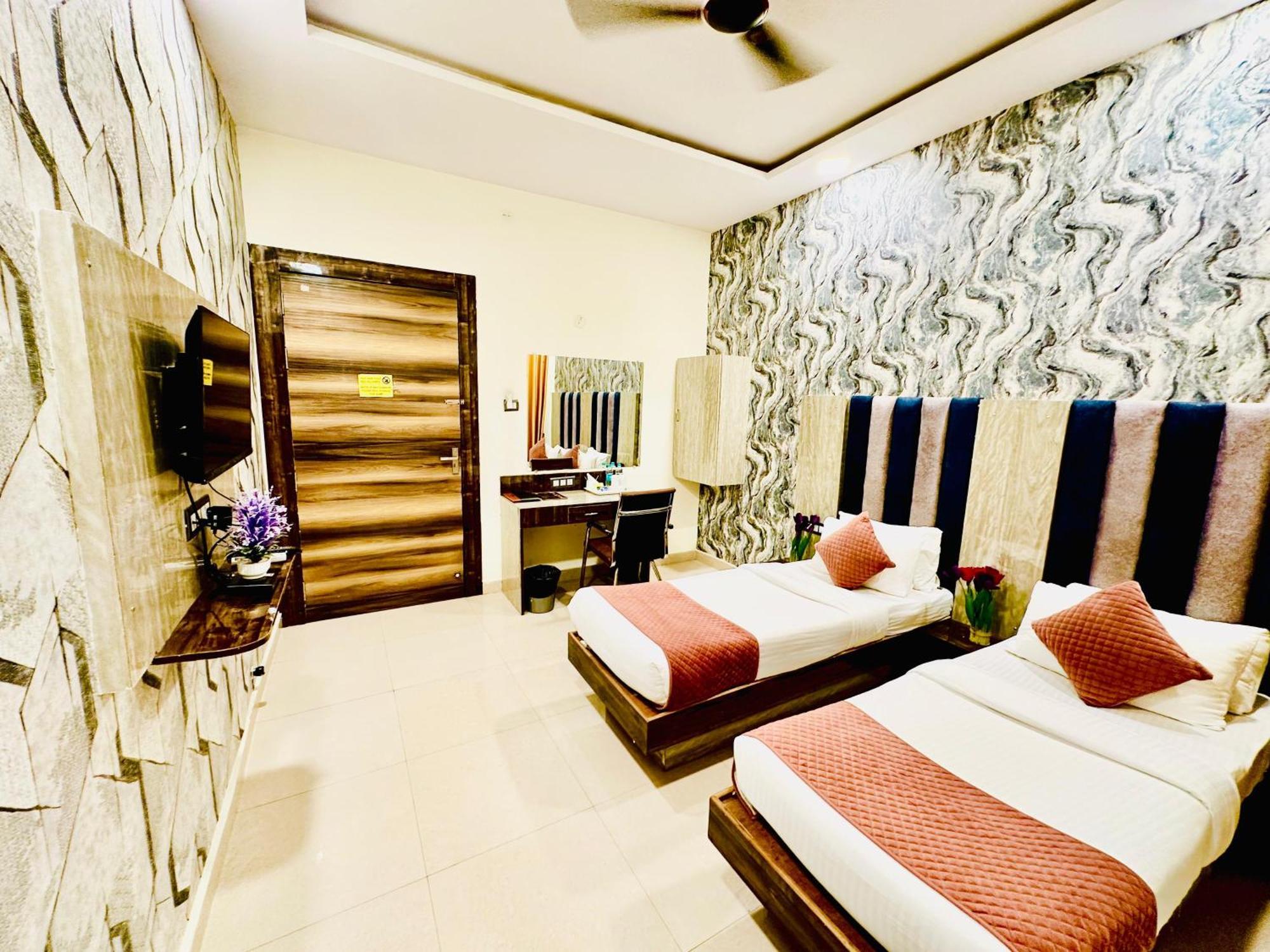 Hotel Sky International- Airport Zone Hyderabad 샴샤바드 외부 사진