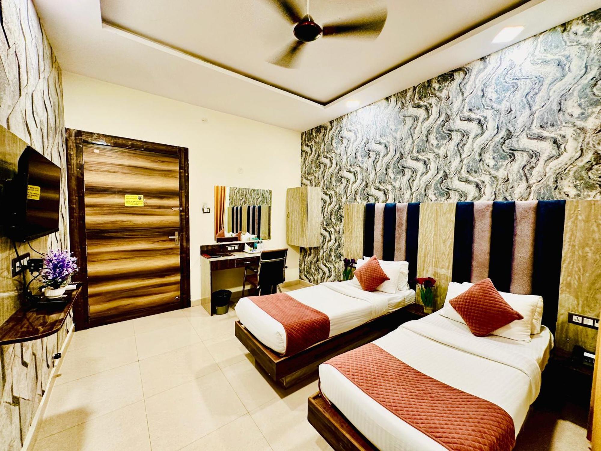 Hotel Sky International- Airport Zone Hyderabad 샴샤바드 외부 사진