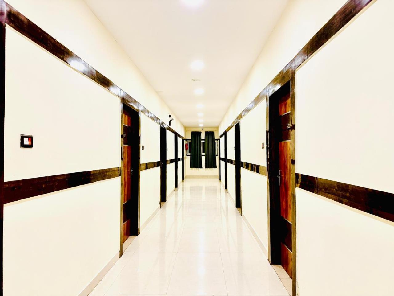 Hotel Sky International- Airport Zone Hyderabad 샴샤바드 외부 사진