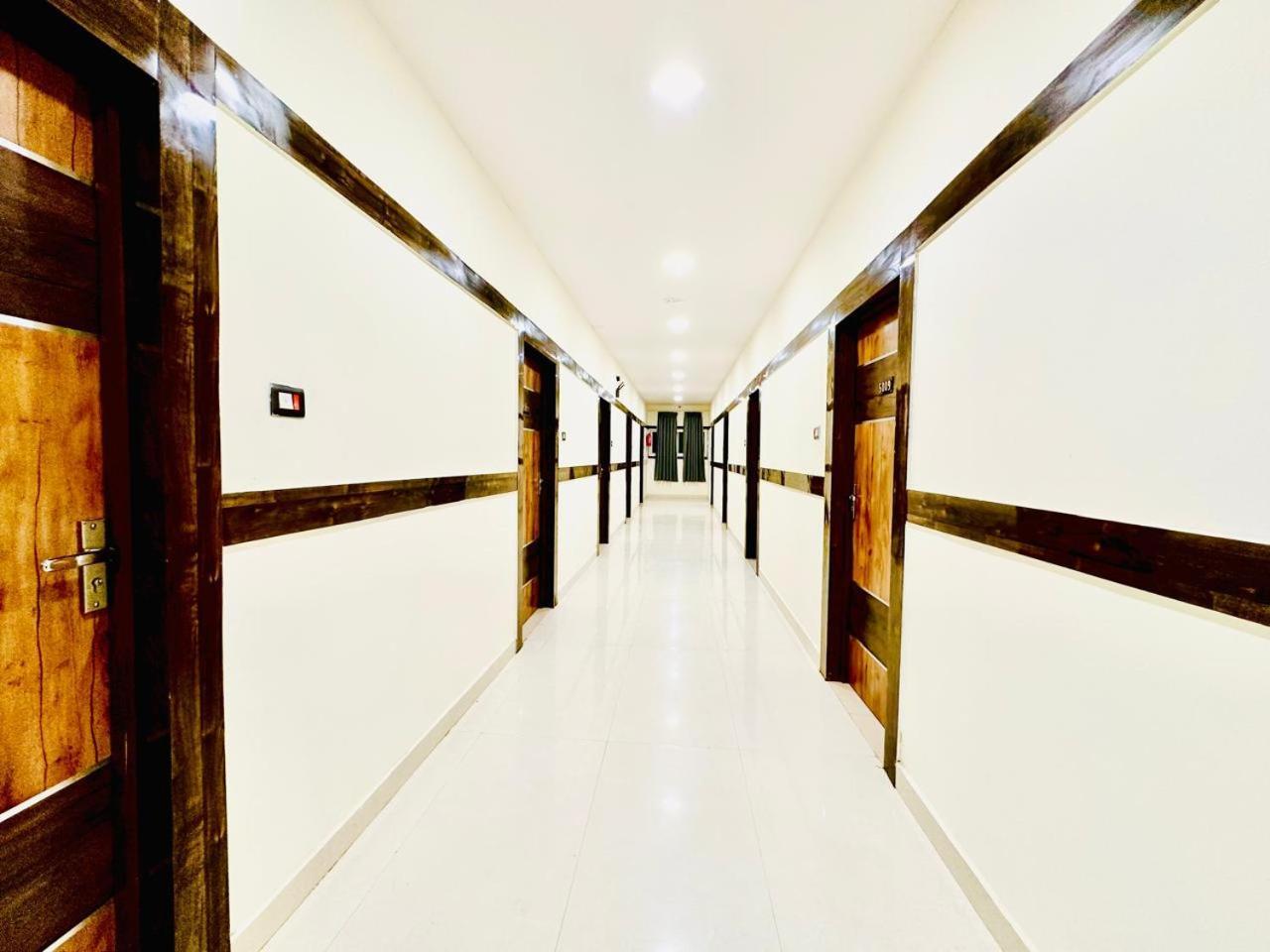 Hotel Sky International- Airport Zone Hyderabad 샴샤바드 외부 사진