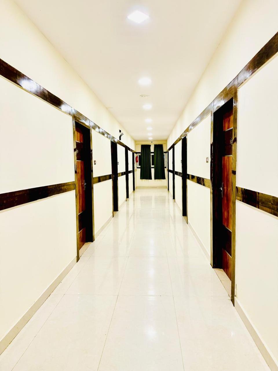 Hotel Sky International- Airport Zone Hyderabad 샴샤바드 외부 사진