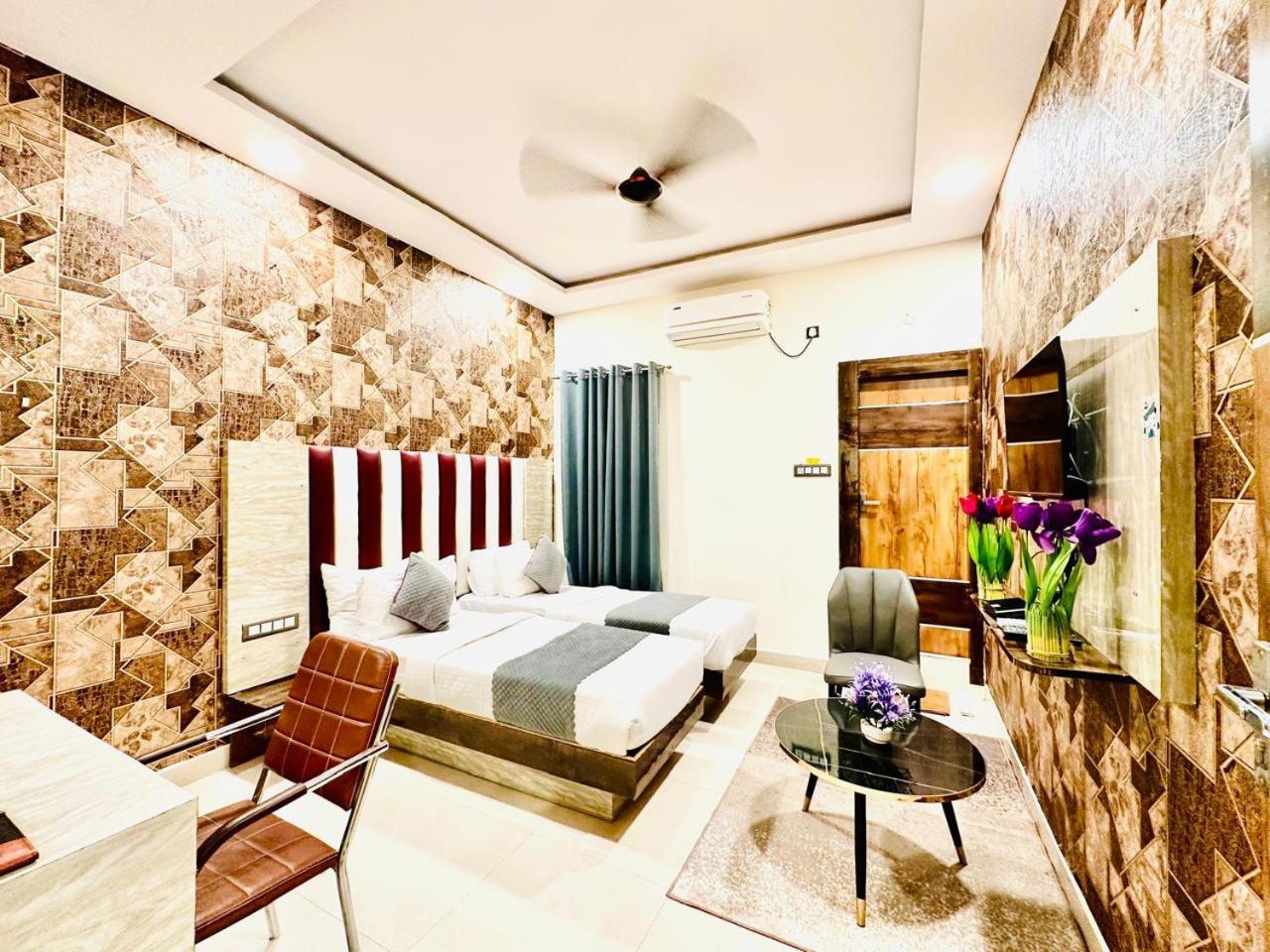 Hotel Sky International- Airport Zone Hyderabad 샴샤바드 외부 사진